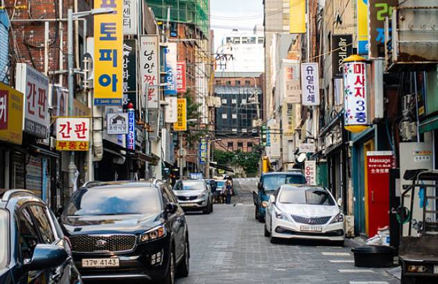 What economic problems does South Korea, one of the four Asian tigers, face as i