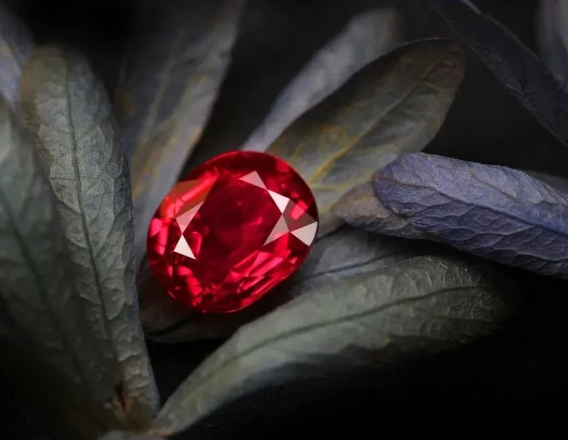 January Birthstone Garnet: Meaning, Colors & Buying Guide