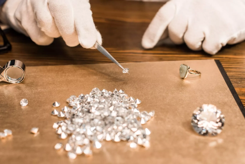 how to become a gemologist