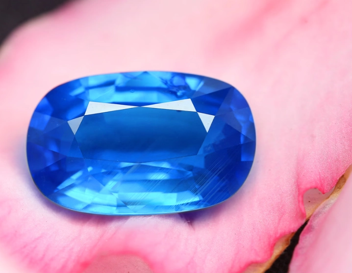 Sapphire Birthstone Guide: Meaning, Color & Buying Tips