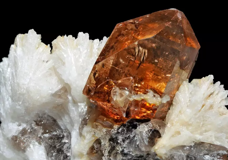 topaz gemstone