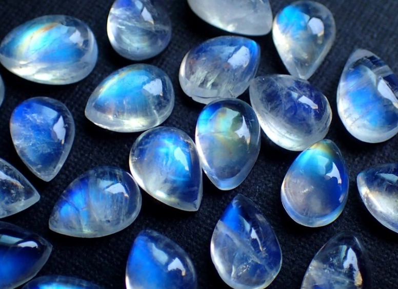 June birthstone moonstone