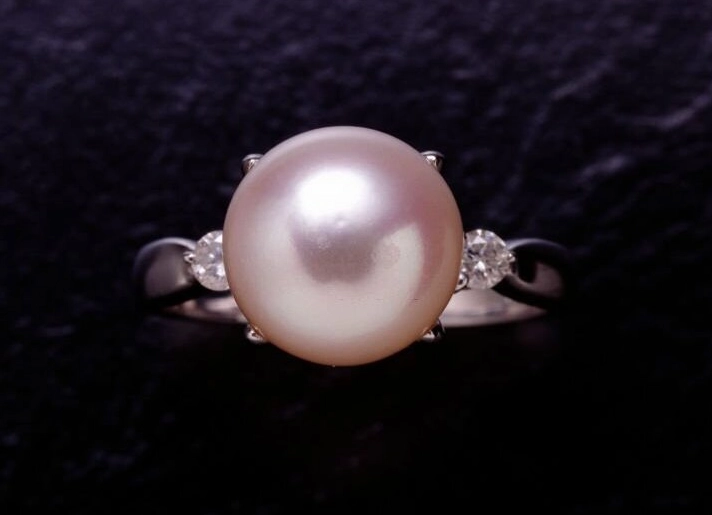 Pearl birthstone Pearl birthstone
