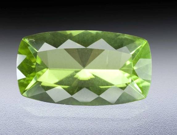 what does peridot mean