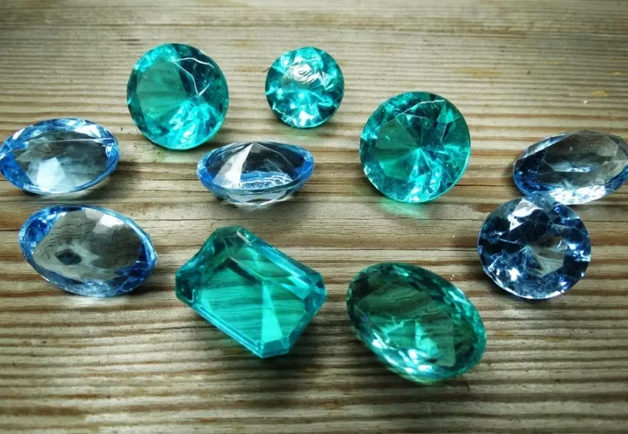 March birthstone aquamarine color