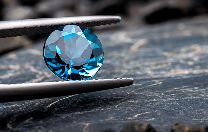 what does blue topaz symbolize