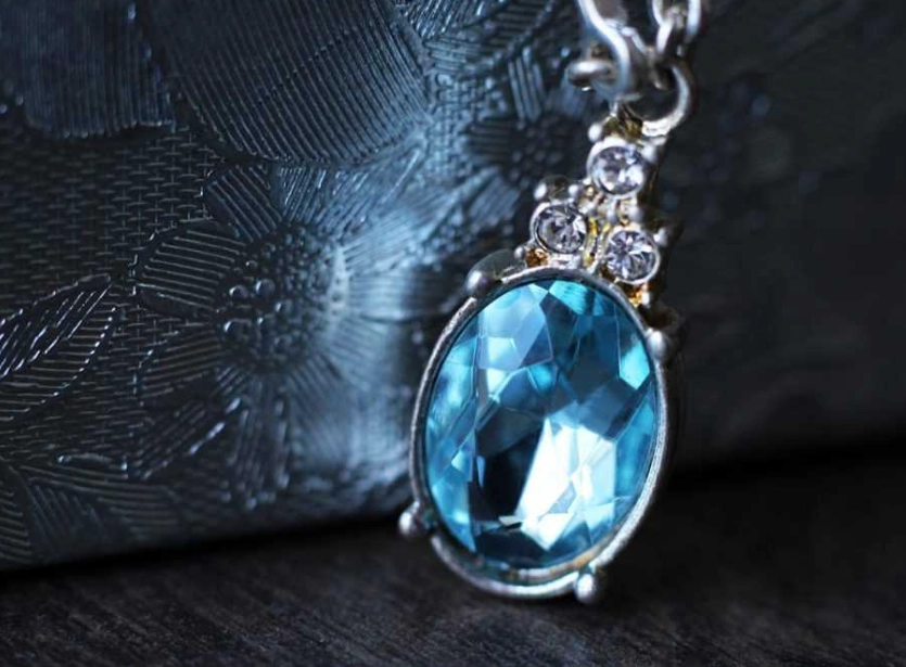blue topaz healing properties