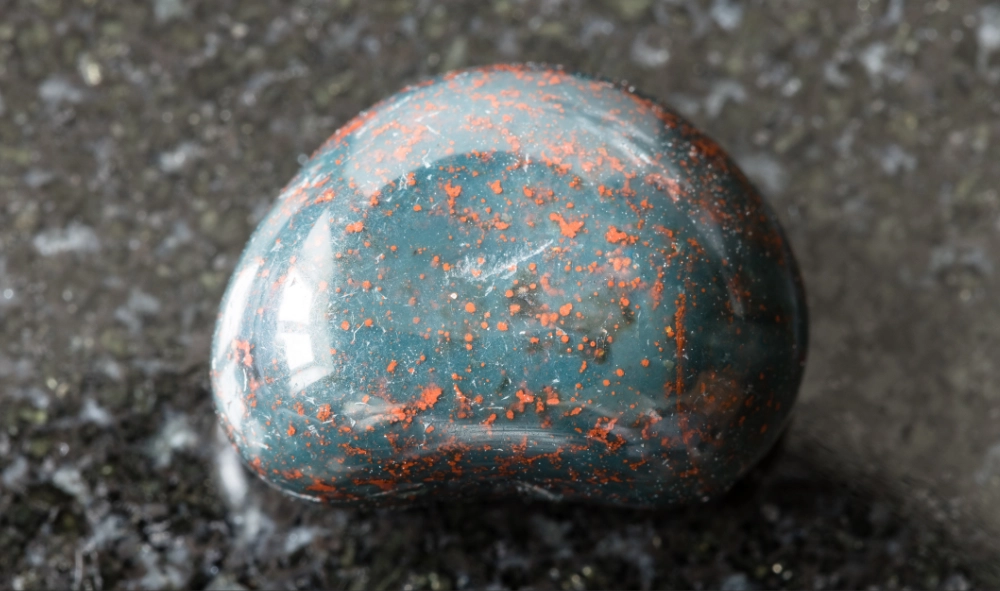 Who should wear a bloodstone?